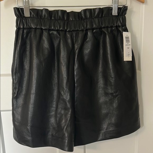 Wilfred Black High Waist Shorts Sleek Design - Picture 8 of 10